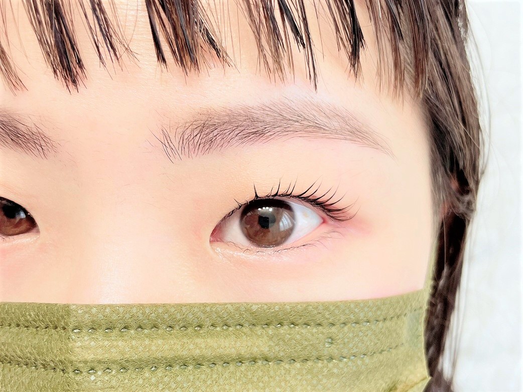 一重まぶたのせいで上がらないまつげもお任せ下さい